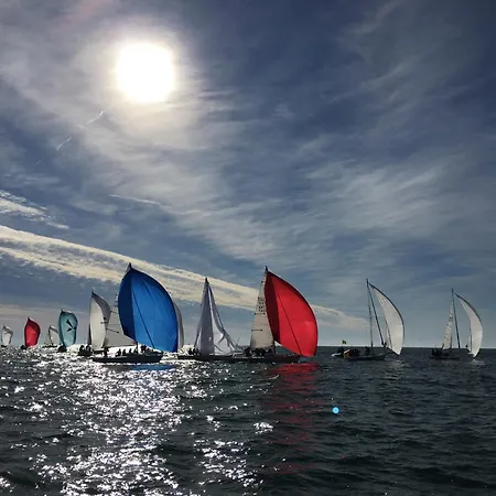 Apartamento Au Coeur Du Vieux Port De Avec Parking *